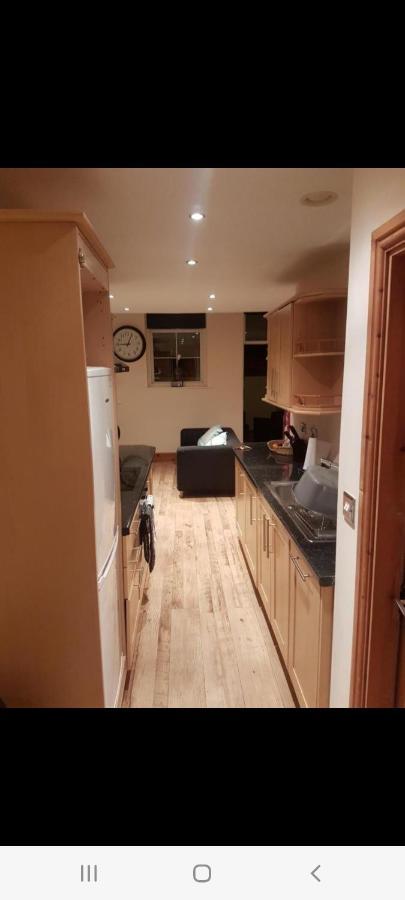 Spacious 2 Bed Appartment Next To Bae With Spa Bath Барроу-ин-Фернесс Экстерьер фото